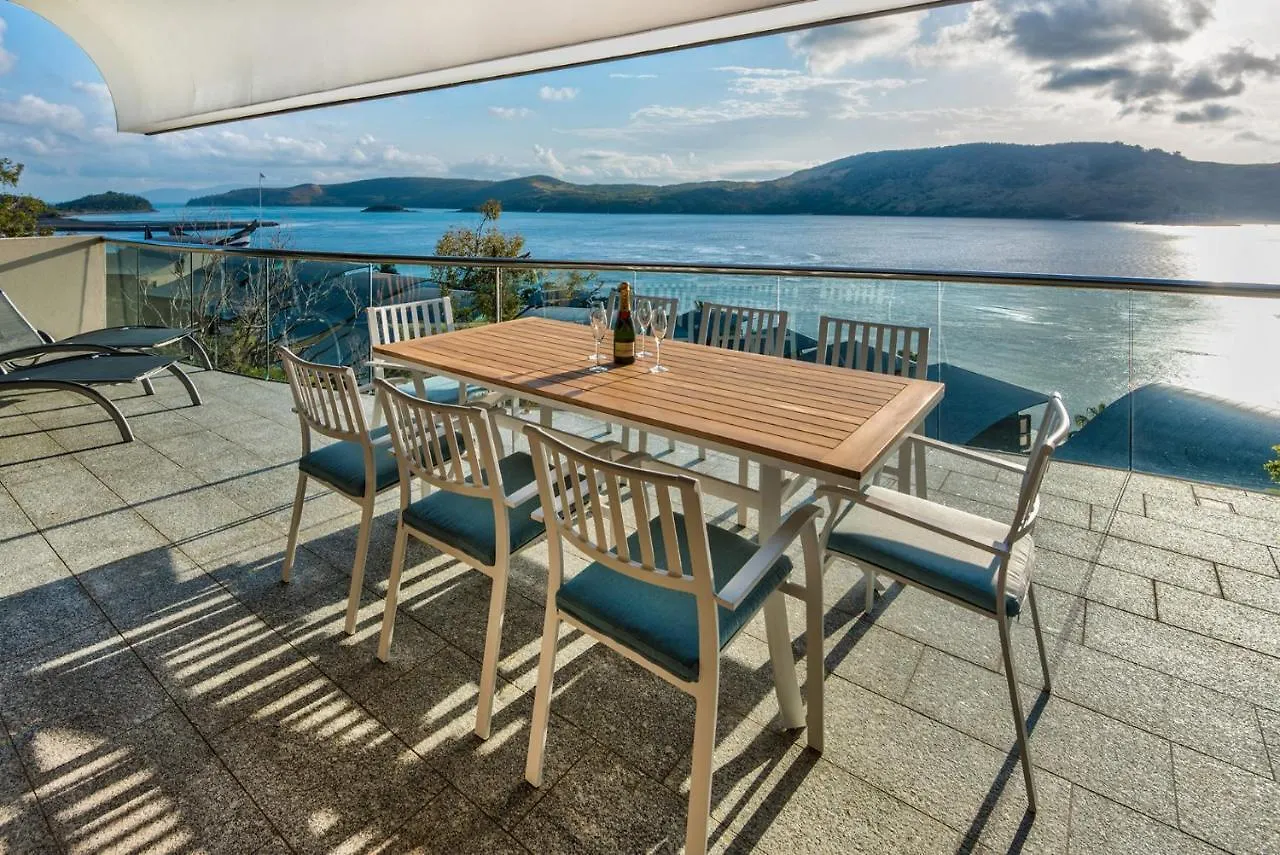 Waves 5 Luxury 3 Bedroom Breathtaking Ocean Views Central Location Hamilton Island Holiday home
