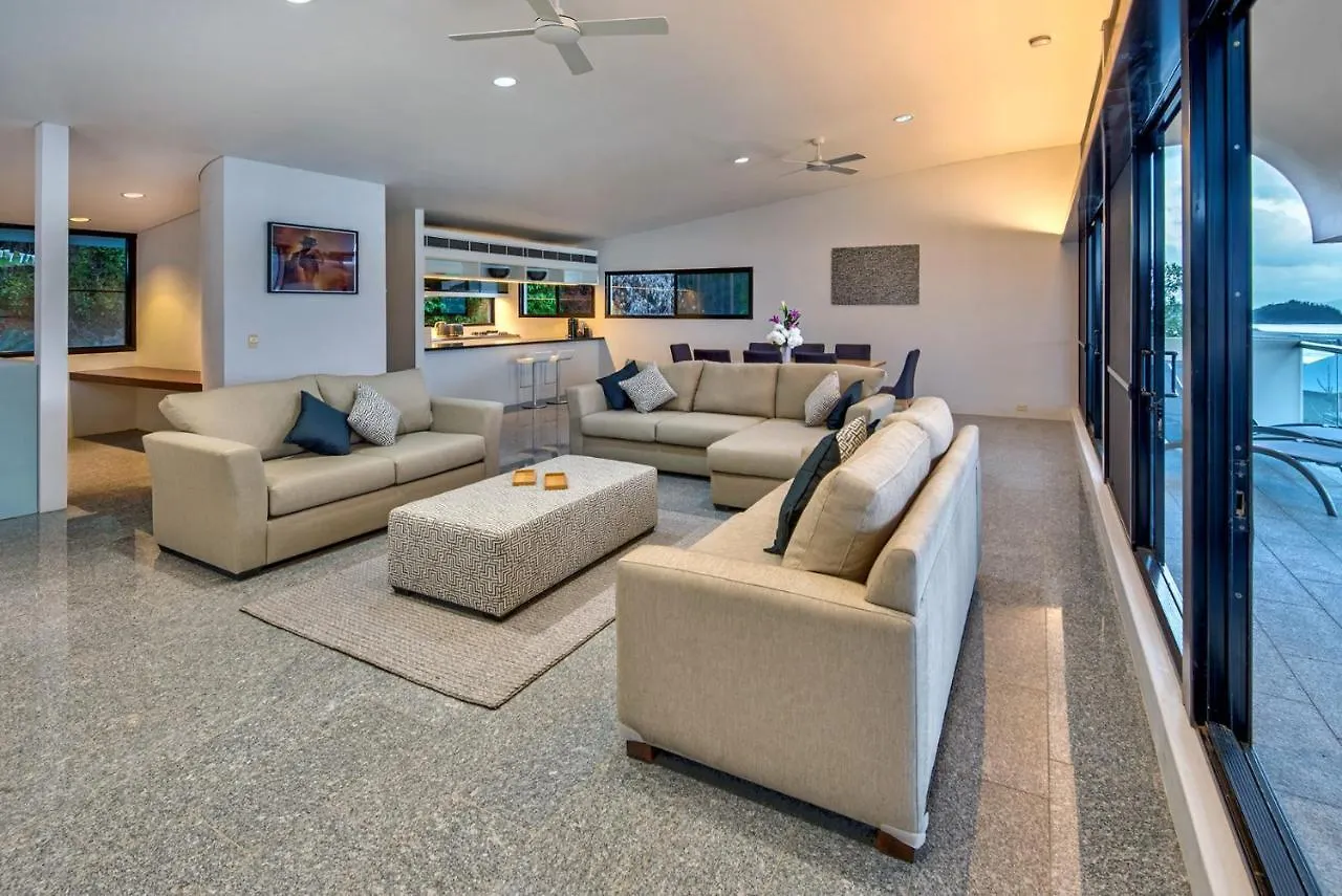 Waves 5 Luxury 3 Bedroom Breathtaking Ocean Views Central Location Hamilton Island