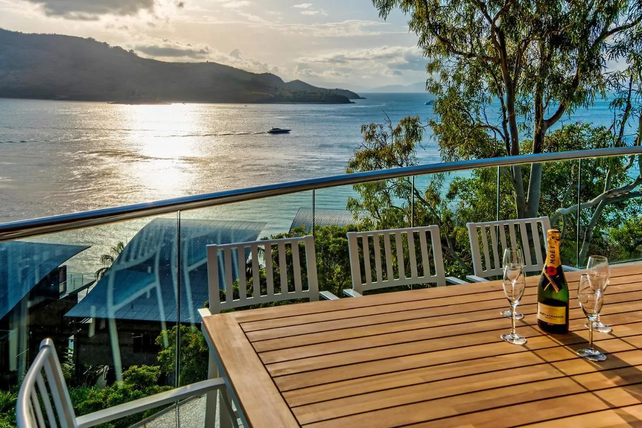 Waves 5 Luxury 3 Bedroom Breathtaking Ocean Views Central Location Hamilton Island Australia